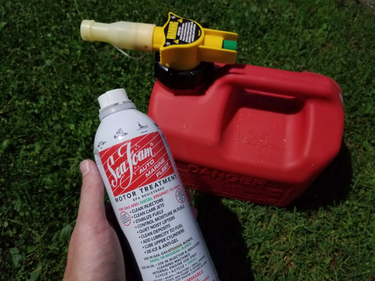 Seafoam as gas stabilizer for generator, use sea form in generator, bottle with gas can image Seafoam in generator, Seafoam in Honda Generator, gas treatment