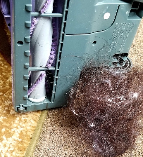 Remove Hair from Vacuum Cleaner Roller 